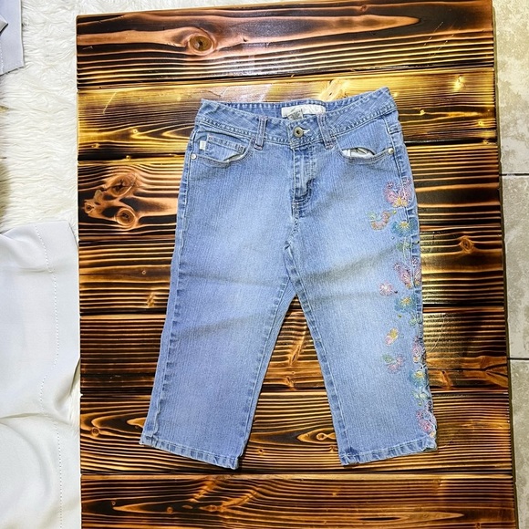 Bongo - Picture 1 of 6